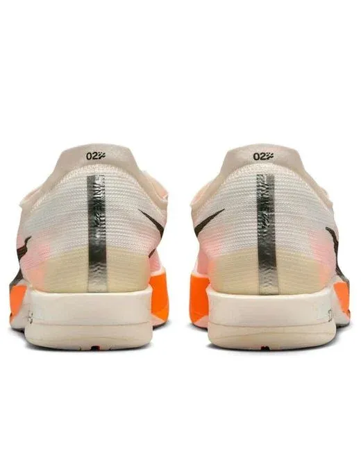 スズキ バイクタンク オレンジ ホワイト Nike MEN'S STREAKFLY 2 PROTO 100